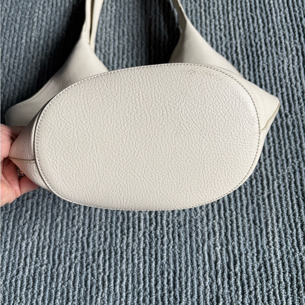 Aesther Ekme Phantom Bucket shoulder handbag in Creme used 2x - Picture 5 of 11